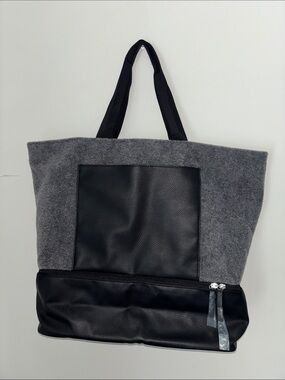 DSW Gray Felt and Black Faux Leather Tote Bag, nwot